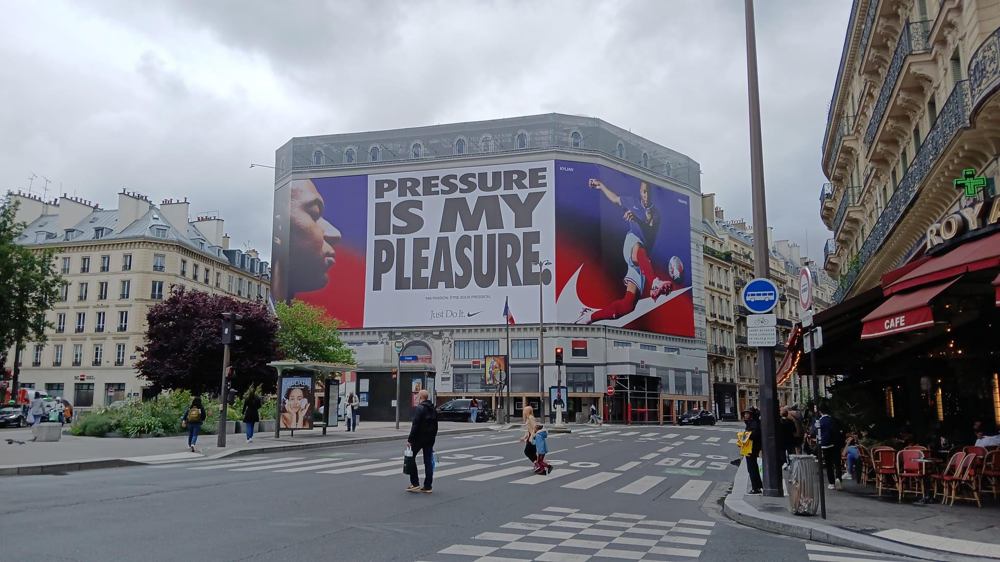 Campagne Bitpanda Toile Géante Haussmann