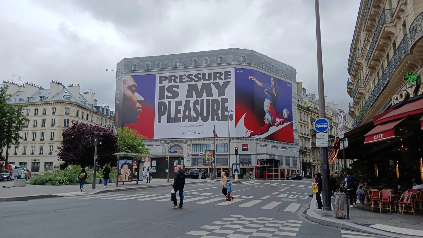 Campagne Bitpanda Toile Géante Haussmann